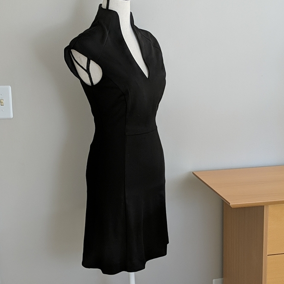 NWOT Alexia Admor Solid V-Neck Cap-Sleeve Dress - Picture 5 of 10